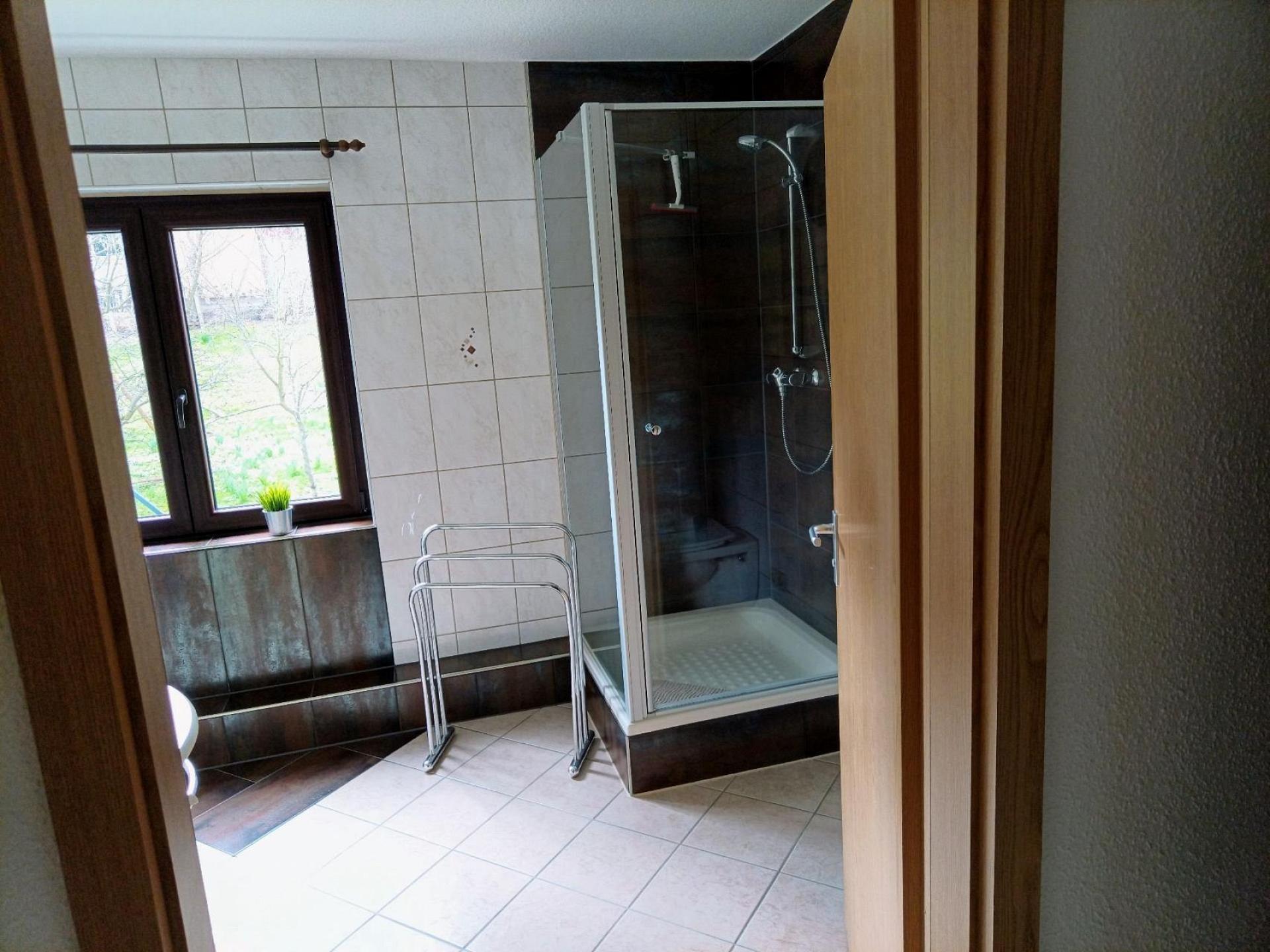 Badezimmer mit Dusche